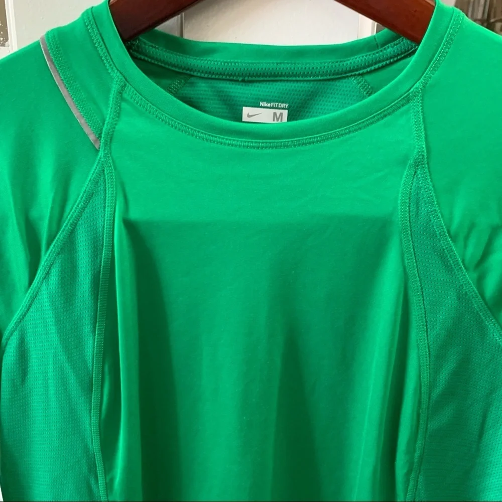 Nike Dri fit Long sleeves shirt Green Size Medium